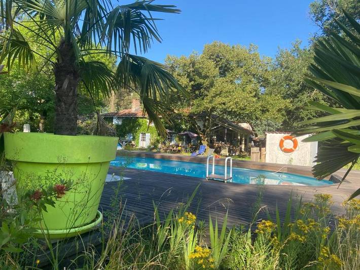 Chambre d’hôte pour 2 personnes, avec Terrasse et Jardin ainsi que Piscine et Vue