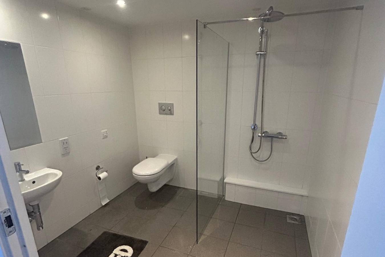 Entire studio, City Center 1-Bed Studio, Sleeps 2 with City Views in Liverpool, Merseyside