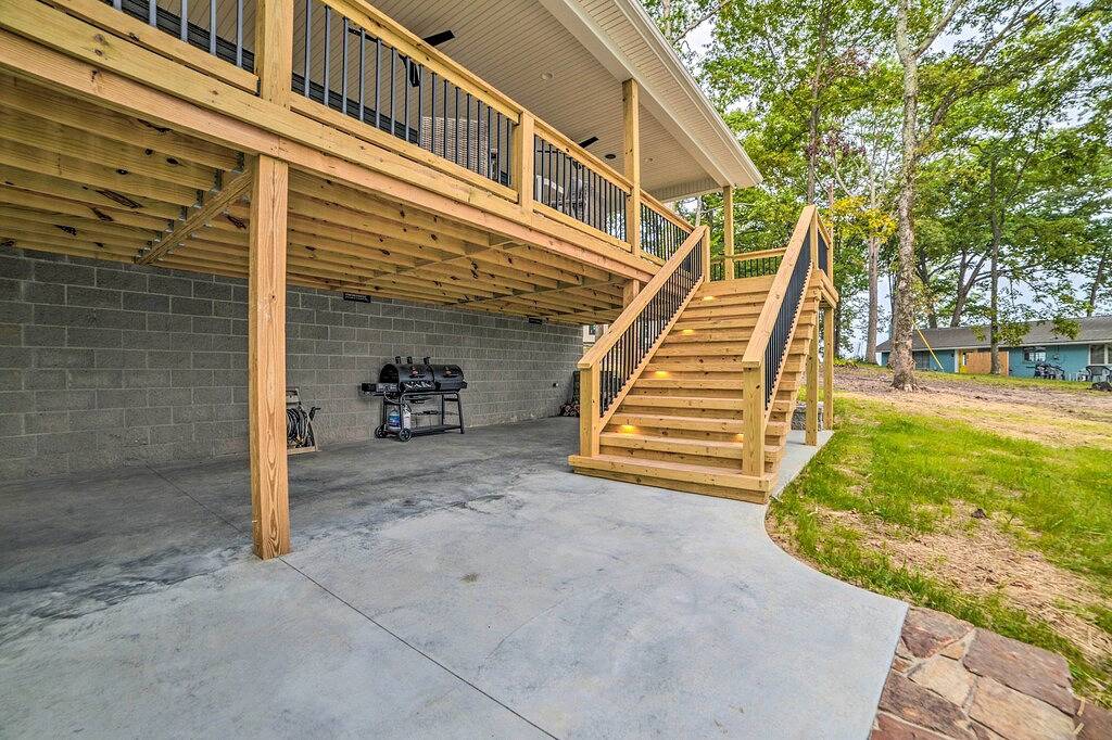 Modern Kentucky Lake Home w/ Deck, Dock, View in Kentucky Lake