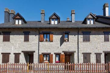 Location de vacances pour 10 personnes, avec piscine et jardin à Benasque