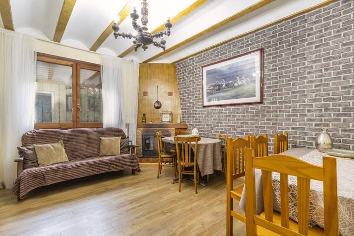 Chalet para 36 personas, con jardín, Se admiten mascotas en Provincia de Lleida - 2