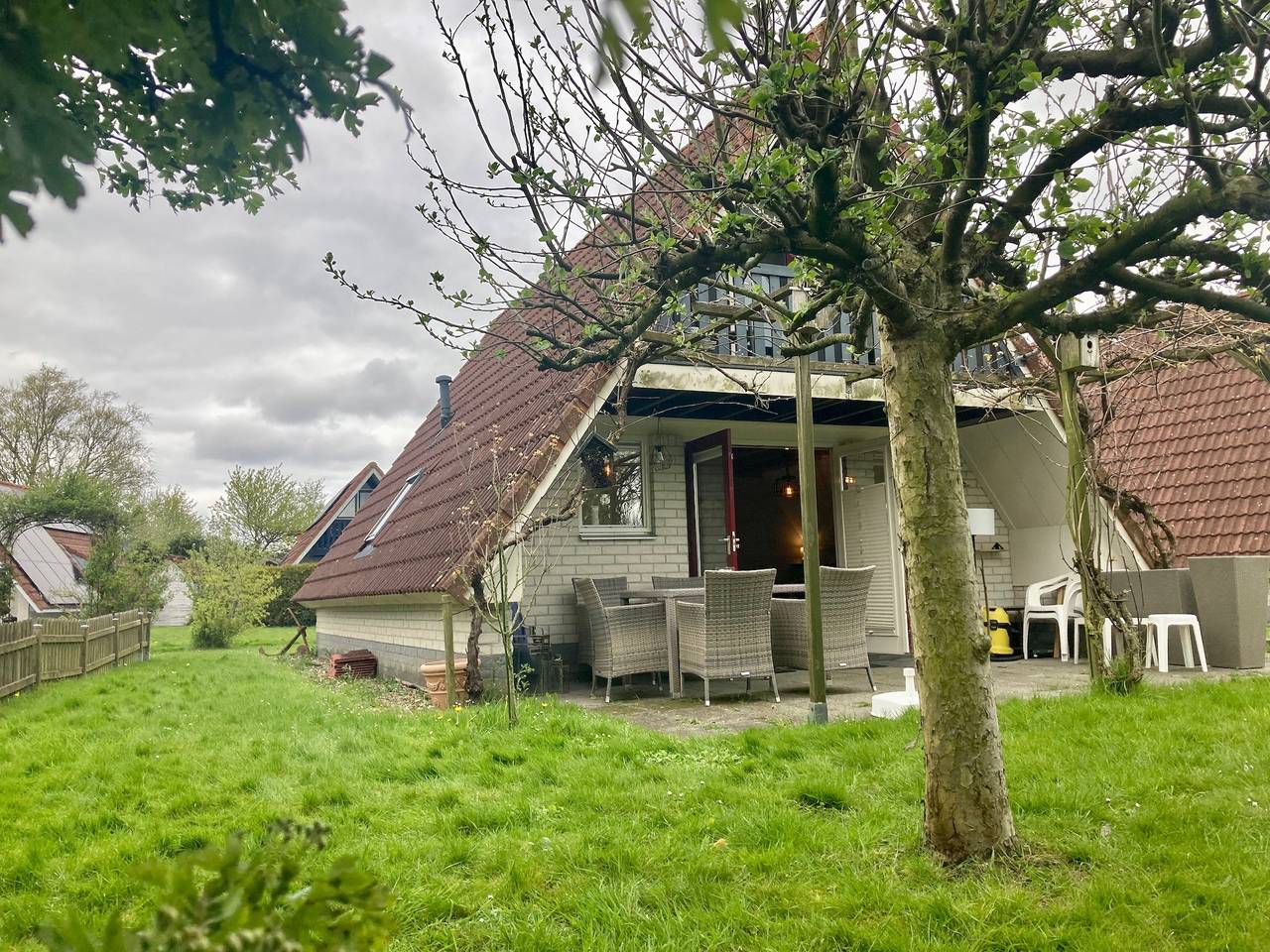 6 Erw Schönes Haus mit kleinem Garten und Terrasse in Oostmahorn, Dongeradeel