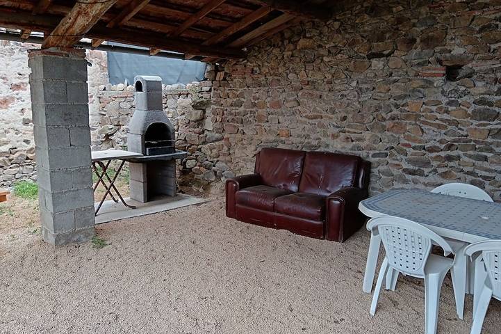 Gîte pour 7 personnes, avec jardin et terrasse dans Javaugues