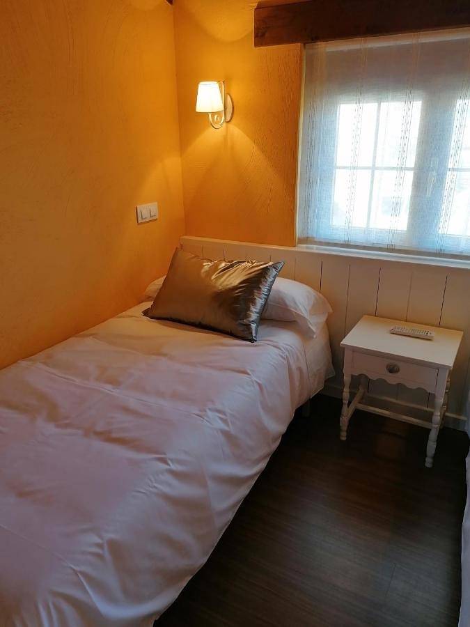 Casa rural para 4 personas, con Balcón y Jacuzzi además de Terraza y Vistas al lago en Provincia de Ávila - 4