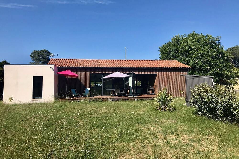 Agréable villa moderne climatisée - Lac à 200m-12 couchages -Maubuisson centre in Maubuisson, Carcans