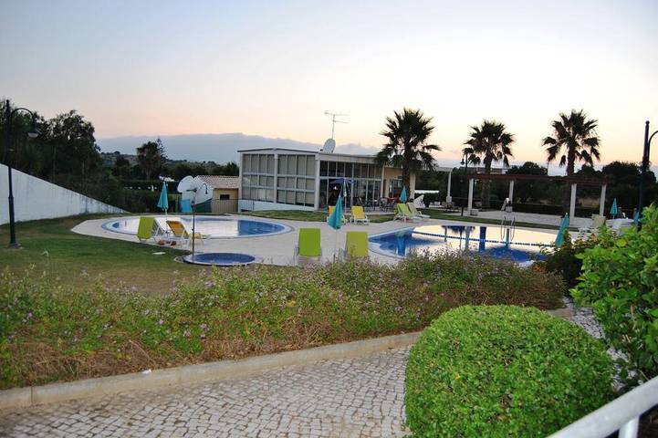 Ferienwohnung für 5 Personen, mit Balkon und Garten sowie Pool
