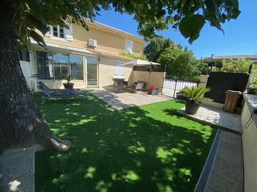 Gîte pour 6 personnes, avec vue et jardin à Richerenches