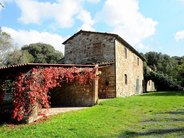 Ferienwohnung für 5 Personen, mit Terrasse und Garten sowie Pool in Castellina Marittima