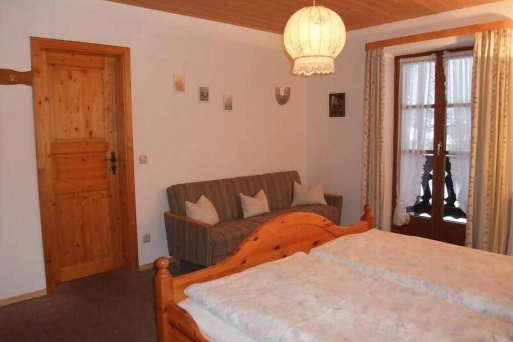 Ganze Wohnung, Ferienwohnung Jenner für 1-3 Pers., ca. 43 m², Schlafzimmer, Wohnküche, Balkon in Bischofswiesen, Berchtesgadener Alpen