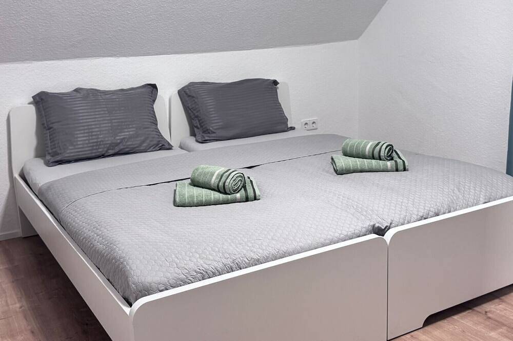 Entire apartment, Apartment \"Az-Living Edingen\" with Balcony in Edingen-Neckarhausen, Kurpfalz