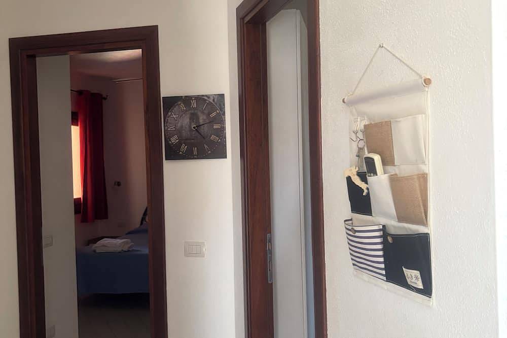 Ganze Wohnung, Apartment with terrace facing the beach in Trinità d'Agultu e Vignola und Umgebung, Olbia-Tempio