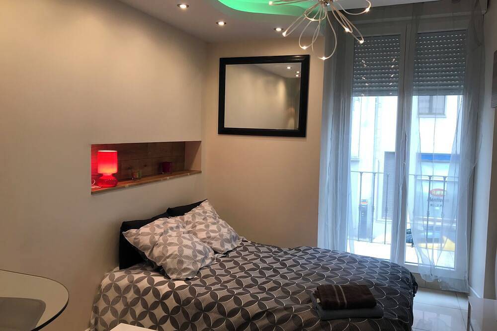 Appartement entier, Studio meublé et équipé en plein centre-ville avec Wifi Gratuit in Montluçon, Région de Montluçon