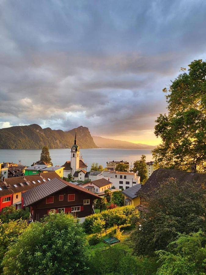 Ganze Wohnung, Chalet Oz Vitznau with Lake Lucerne Views in Vitznau, Vierwaldstättersee