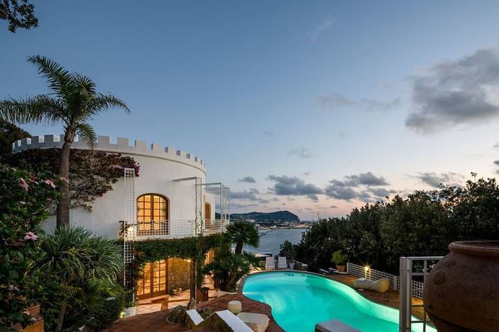 Ferienhaus für 8 Personen, mit Pool und Garten sowie Terrasse