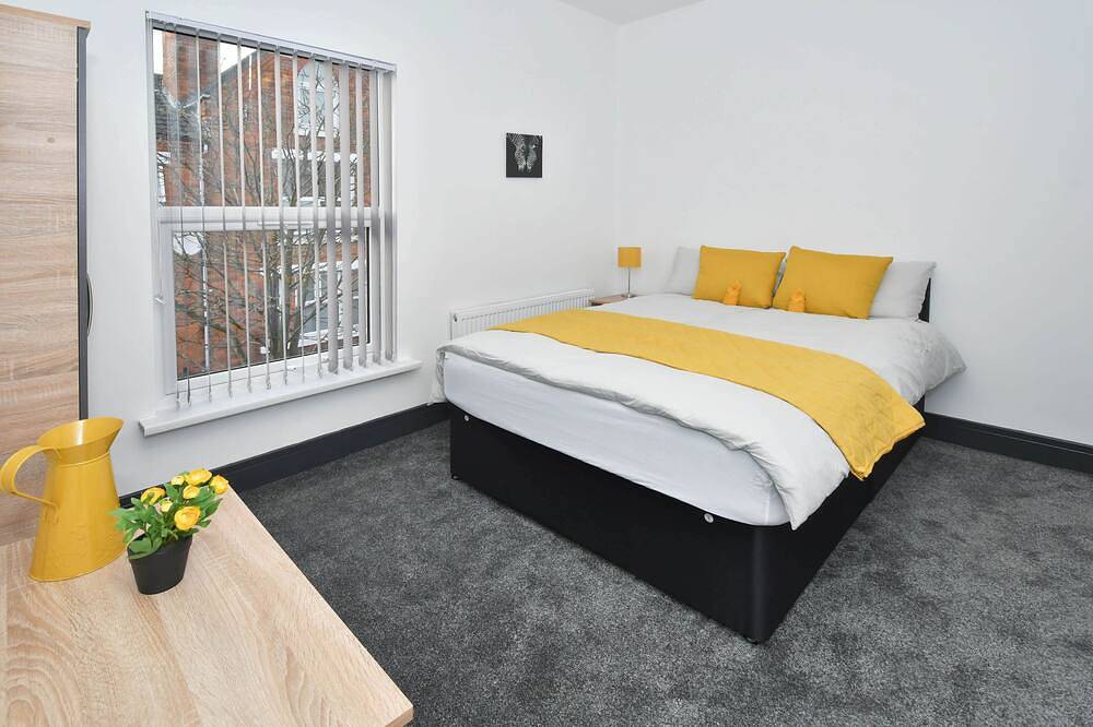 Superior-Doppelzimmer-Gemeinsames Badezimmer-With Tv in Crewe, Cheshire East