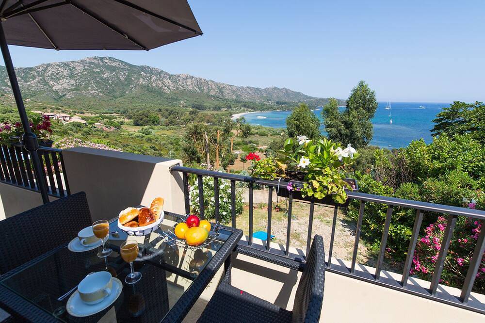 Ganze Wohnung, Neue Wohnung mit herrlichem Blick auf den Strand von Roya in Saint-Florent, Calvi und Umgebung