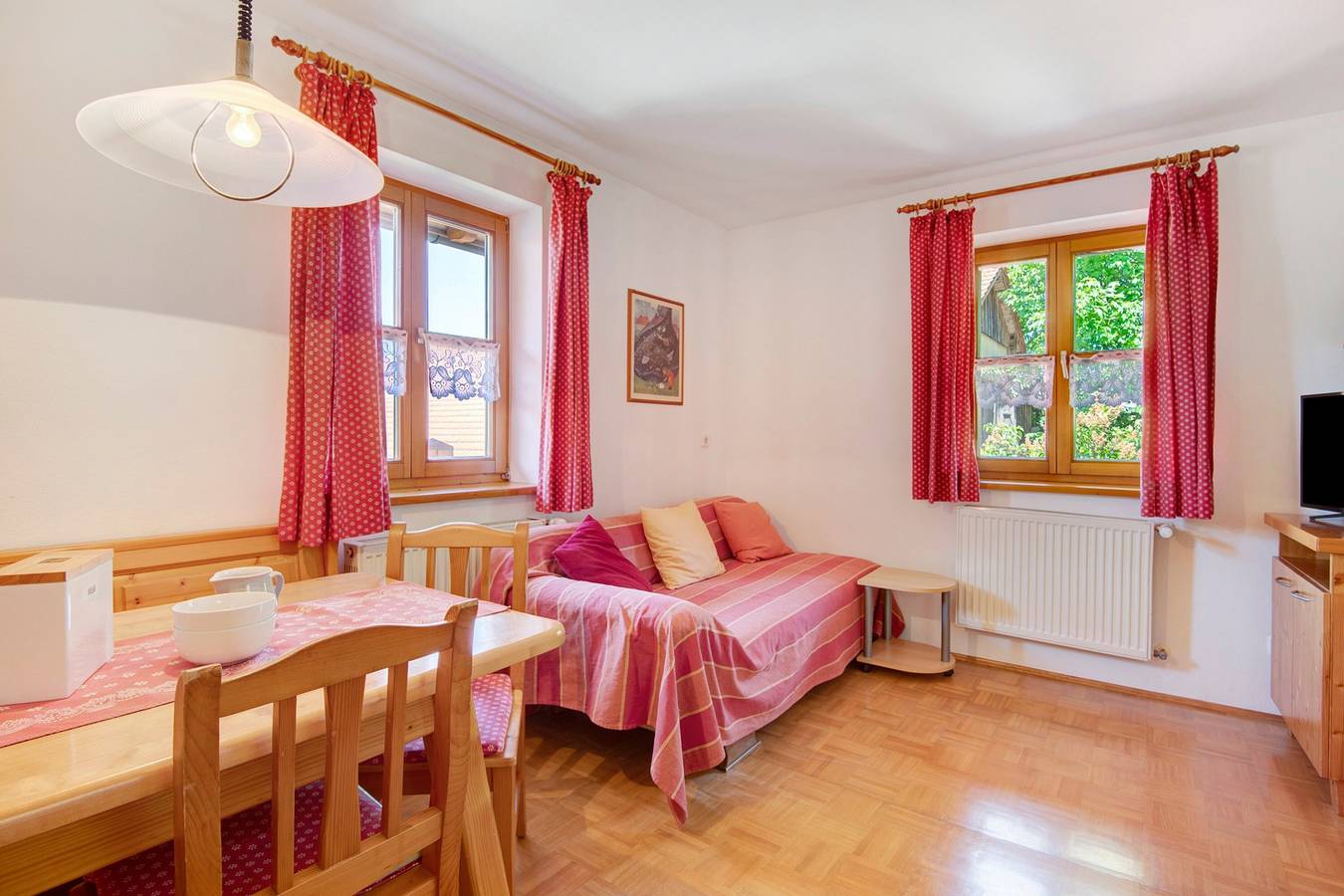 Ganze Wohnung, Ferienwohnung 4 mit Gemeinschaftsgarten, Balkon und Wlan in Eschlkam, Ostbayern