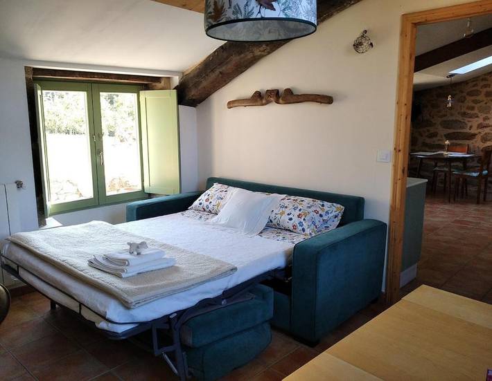 Casa rural para 4 personas, con vistas además de terraza y jardín en Teo - 2