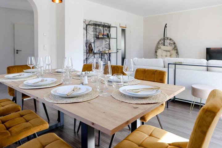 Ferienwohnung für 8 Personen, mit Balkon und Terrasse