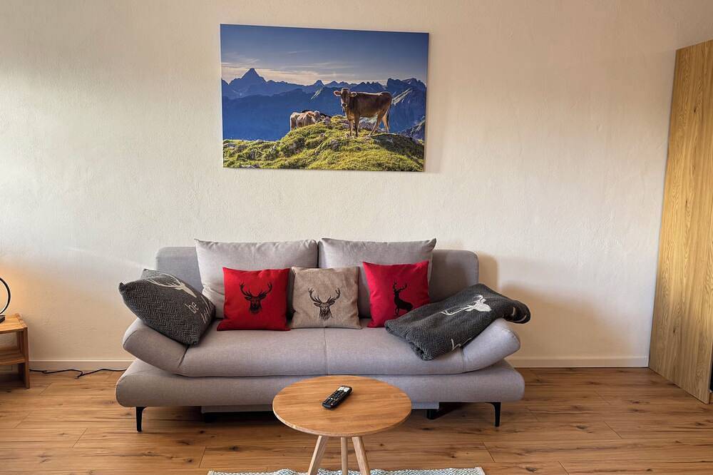 Ganze Wohnung, Modernes Studio mit Bergblick, Balkon & Wellness – Sauna & Pool | Scheidegg in Scheidegg, Bayerisch Schwaben