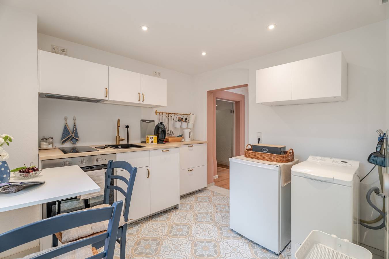 Ganze Wohnung, Ferienhaus 'Rosa' mit Gemeinschaftsgarten, Balkon und Wlan in Offenburg, Mittlerer Schwarzwald