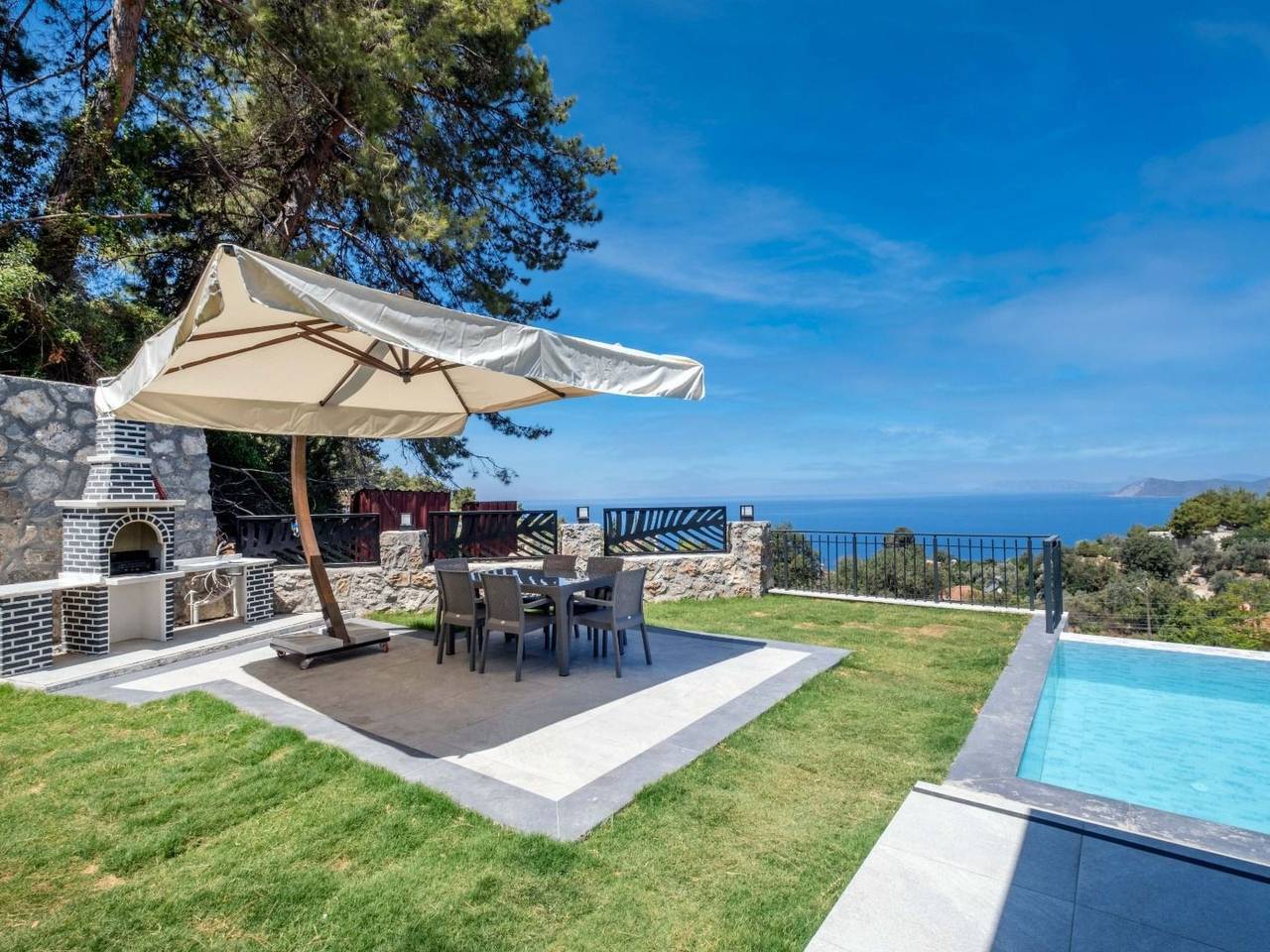 Villa mit Infinitypool in Fethiye Faralya in Fethiye, Egeo Turco