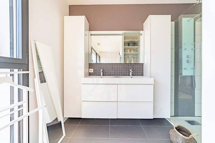 Location de vacances pour 6 personnes, avec terrasse ainsi que jardin et jacuzzi, animaux acceptés à Clarensac - 4