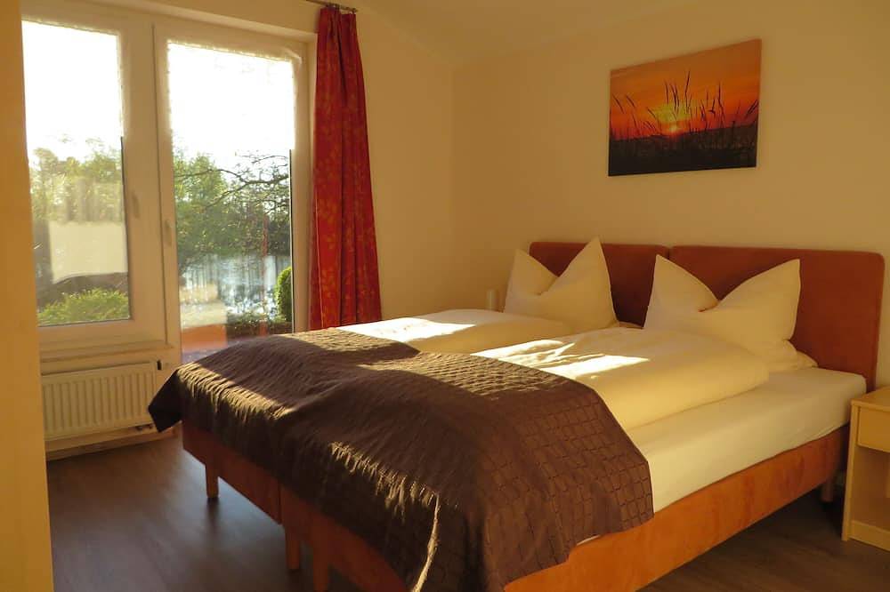 Gemütlich eingerichtete Appartements, barrierefrei mit großer Terrasse am See in Friedeburg, Landkreis Wittmund