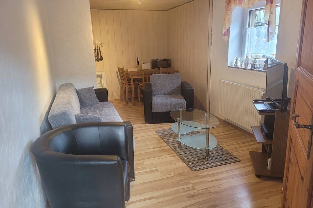 Ganze Wohnung, Gemütliches Zimmer mit Tv und kostenfreiem Wlan in Lichtenberg (Oberfranken), Landkreis Hof