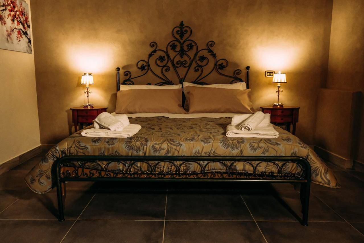 Queen Room with Balcony in Bellona, Provincia di Caserta