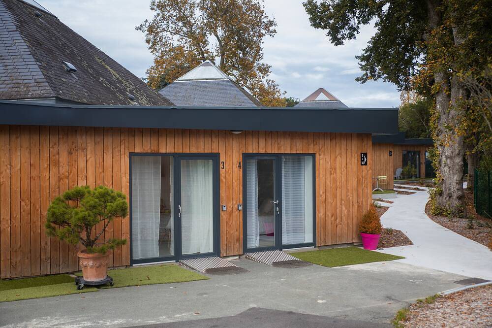 23-House-Family-Ensuite with Shower-Courtyard view in Bouchemaine, Angers region