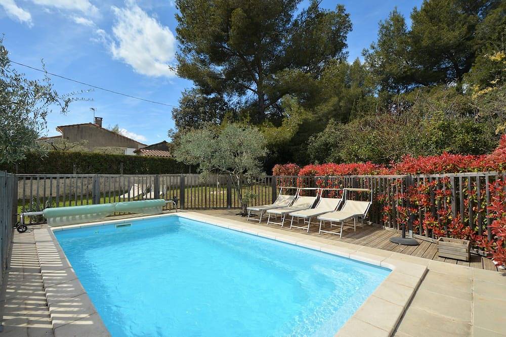 Spacieuse villa en Provence avec piscine sécurisée. in Comps, Région de Nîmes