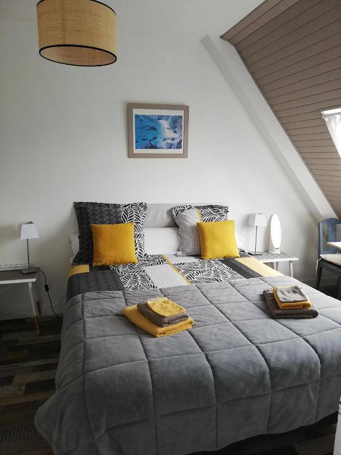 Double Room with Private External Bathroom in Quimperlé, Région de Quimper