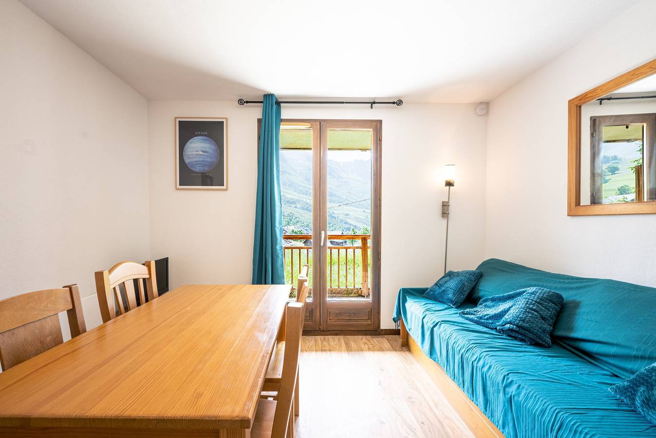 Entire apartment, Apartment 'Neptune' with Mountain View and Balcony in Col du Mollard, Albiez-Montrond