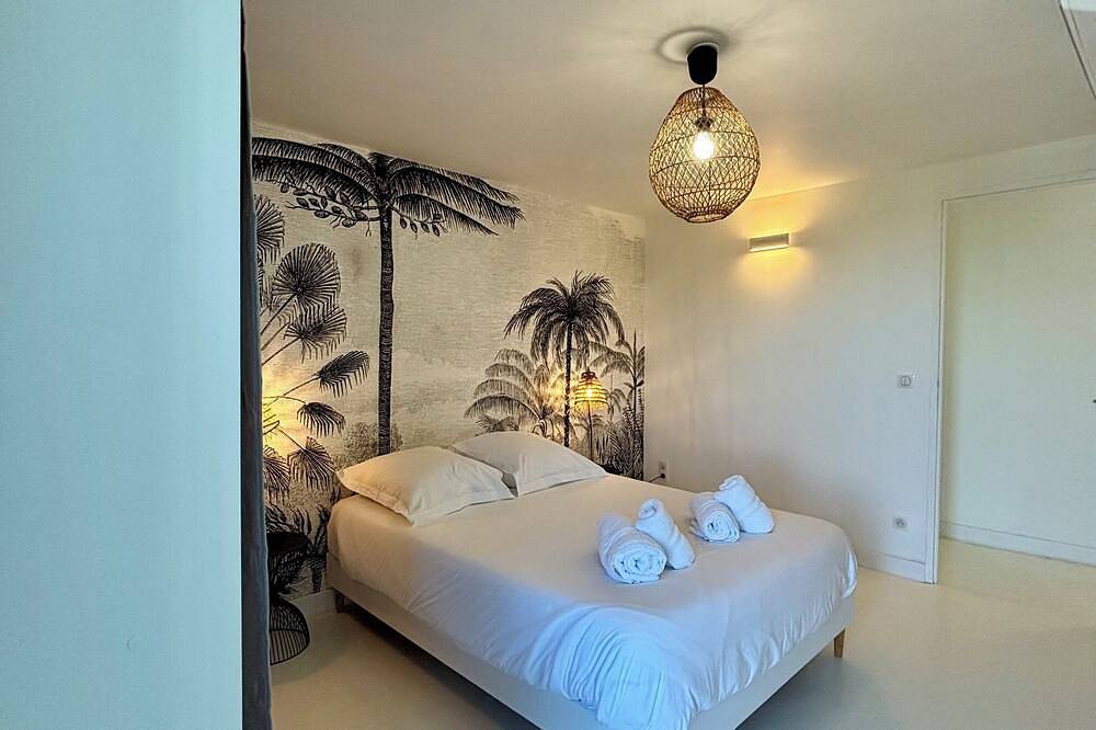 Appartement entier, White Loft - 6 personnes - toit-terrasse avec vue panoramique in Donzenac, Région de Brive-la-Gaillarde