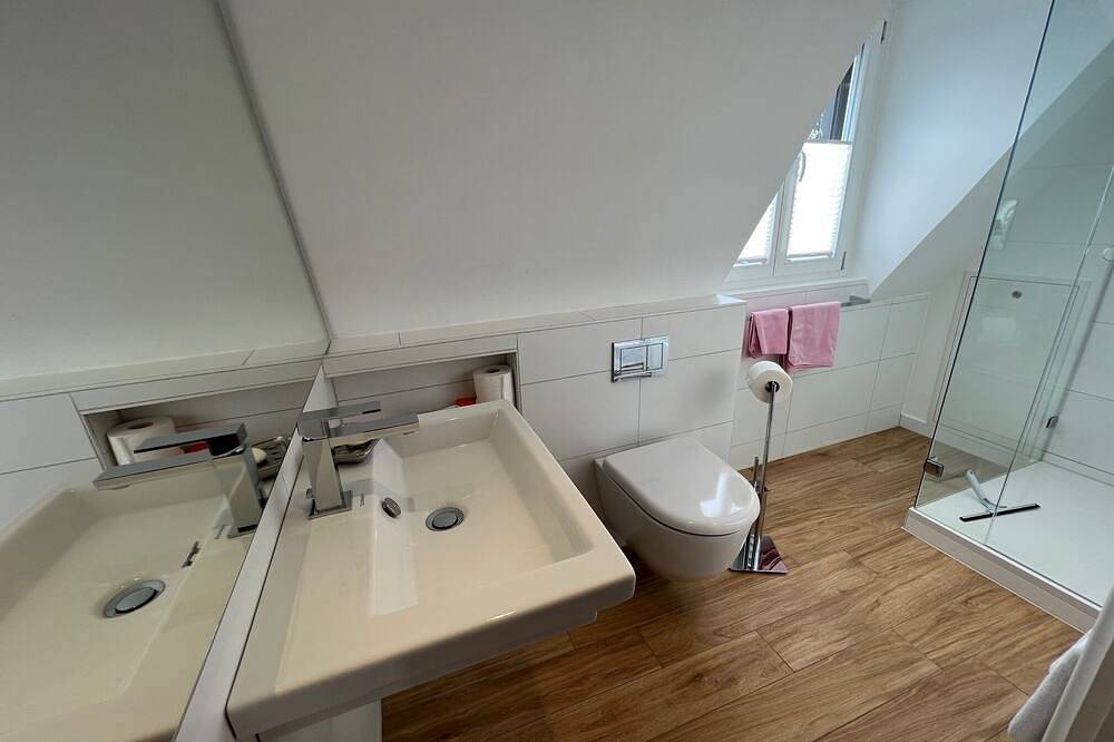Ganze Wohnung, Gepflegte Dg-Wohnung am Fuße des Grünen Hügels in Frankenalb