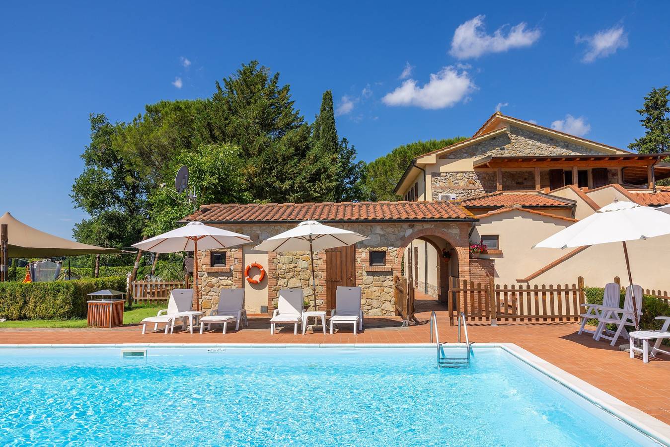 Ganze Wohnung, Ferienwohnung '1' mit Gemeinschaftspool, Wi-Fi und Klimaanlage in Montecatini Val di Cecina, Etruskische Küste