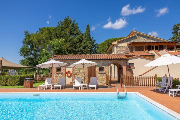 Geheel appartement, Appartement '2' met gedeeld zwembad, draadloos internet en airconditioning in Montecatini Val di Cecina, Etruskische kust