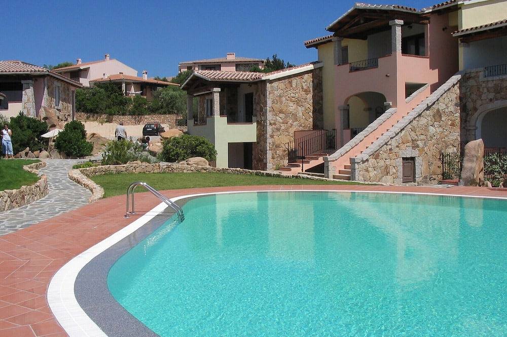 Ganze Wohnung, Ferienwohnung mit Blick auf das Meer in einem  Wohnkomplex mit Swimmingpool in Monte Petrosu, San Teodoro
