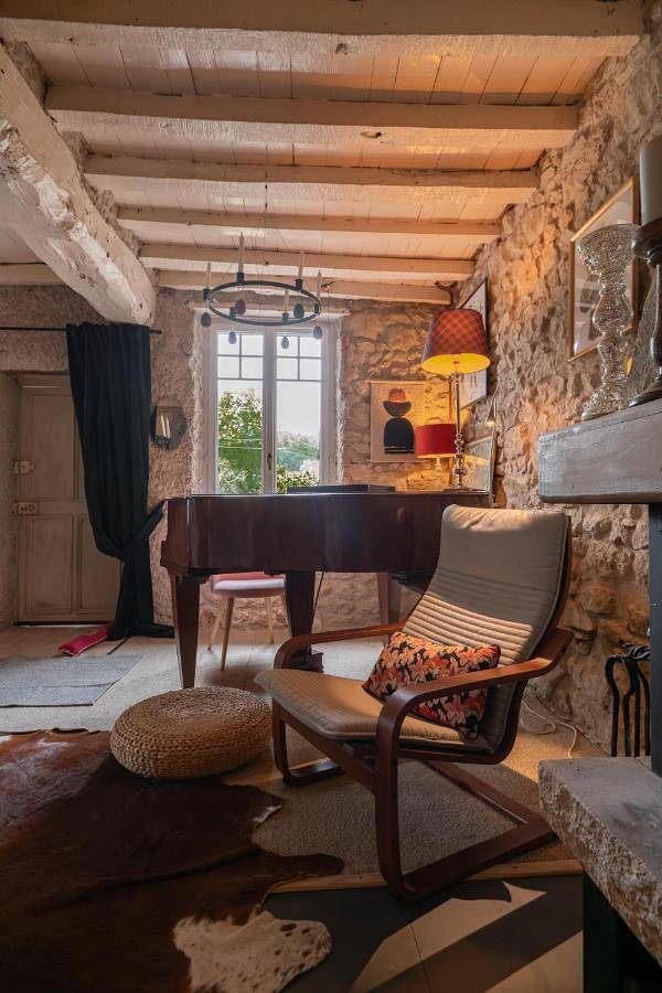 Location de vacances pour 8 personnes, avec Terrasse ainsi que Jardin et Vue à Creuzier-le-Neuf