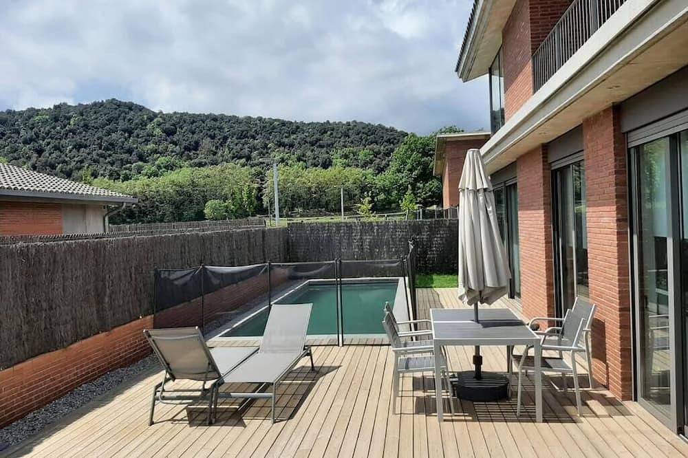 Exclusiva villa con piscina privada totalmente equipada in Olot, Parc Natural de Zona Volcànica de la Garrotxa
