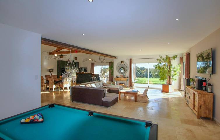 Location de vacances pour 8 personnes, avec terrasse ainsi que jardin et piscine à Grignan - 4