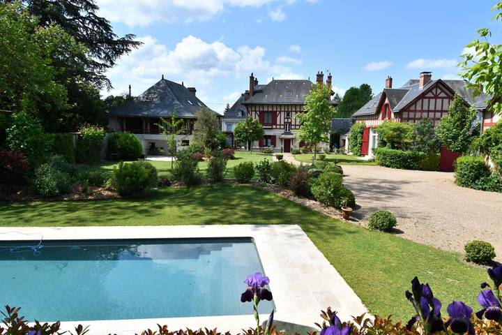 Chambre d’hôte pour 3 personnes, avec Terrasse et Jardin ainsi que Piscine et Vue à Cour-Cheverny