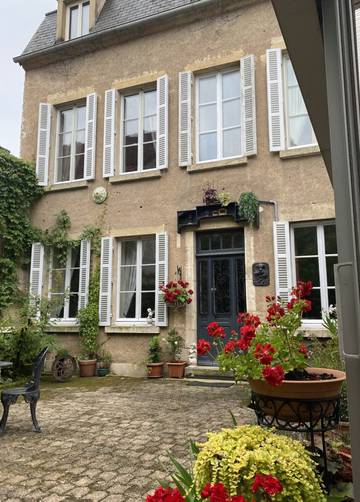 Gîte pour 8 personnes, avec terrasse à Époisses