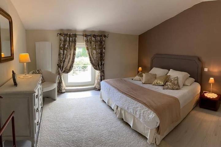 Gîte pour 2 personnes, avec jardin ainsi que piscine et terrasse à La Garde-Adhémar - 2