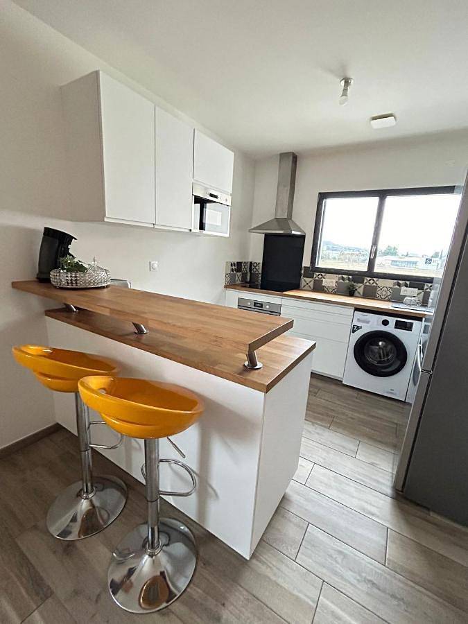 Appartement entier, Duplex, parking gratuit privé, 5min centre Auxerre in Monéteau, Région d'Auxerre