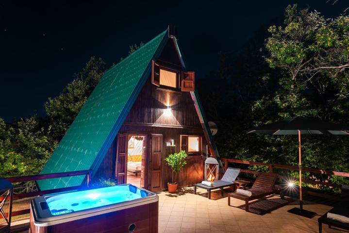 Casa vacanza per 8 persone, con Balcone e Idromassaggio nonché Terrazza e Giardino in Parco nazionale dei Monti Sibillini