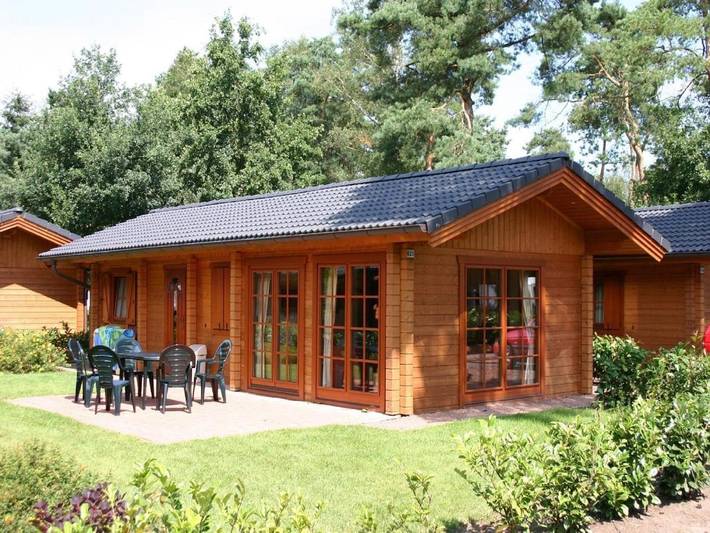 Vakantiepark voor 4 personen, with Terras and Tuin as well as Zwembad in de Achterhoek