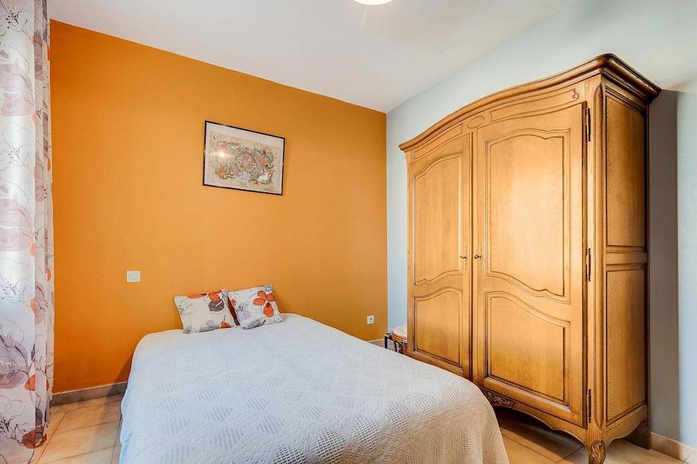 Villa in Provence with Pool and Slide in Sauveterre, Nimes region