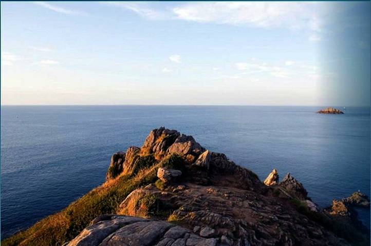 Hôtel pour 3 personnes, avec terrasse et vue dans Pointe du Grouin - 2